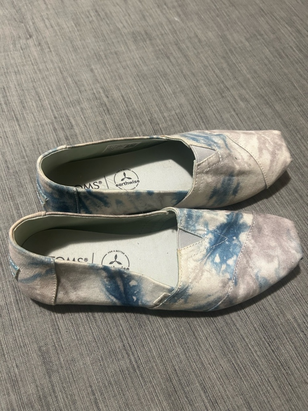 TOMS Women's Blue and Cream Tie-Dye Canvas Slip-Ons, size 6